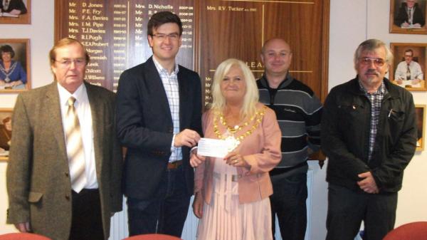 Pontypool Community Council continue Pooler support